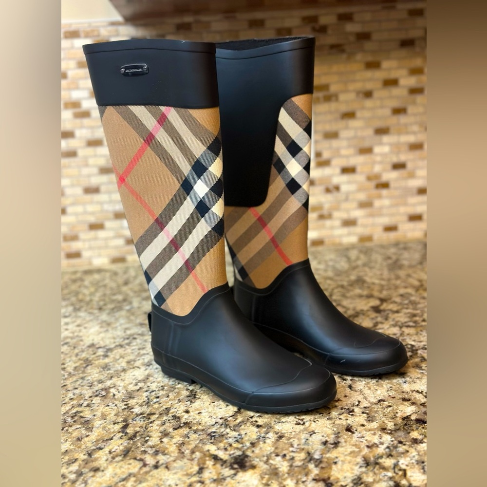 Burberry Boots (size 36) U.S size 6